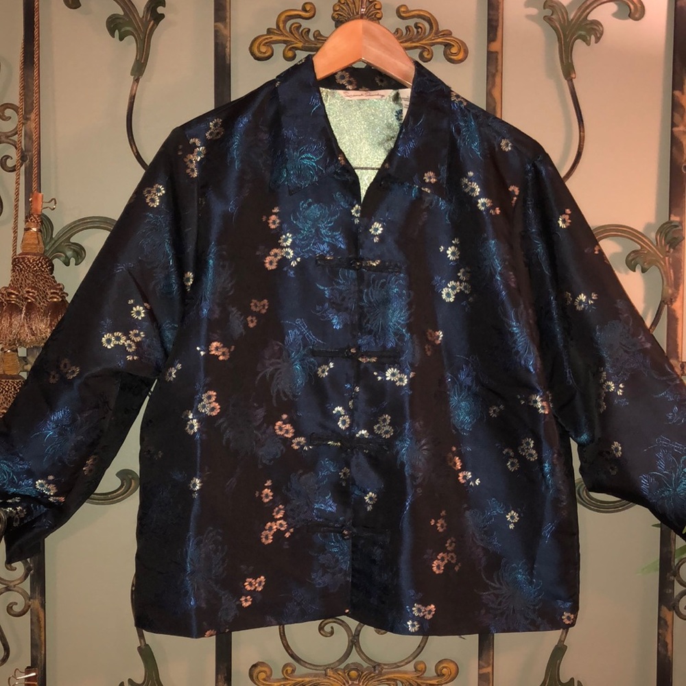 Beautiful Asian inspired French laundry jacket. Large. P to p 23” & length 23”